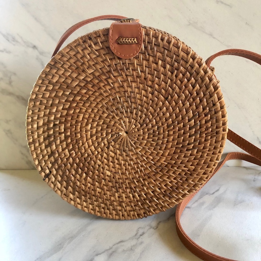 NEW Round Straw bag w/ tags attached